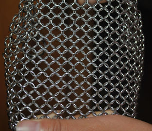 良い価格 304ステンレス鋼のChainmailのスクラバーの台所鋳鉄ハードウェア洗剤7 * 7インチ オンライン