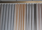 金色の正面の装飾的な金属のコイルの飾り布の螺線形の織り方のカーテン