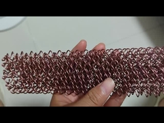  金属メッシュカーテン ブロンズ仕上げ 天井用吊り下げワイヤーメッシュ間仕切り