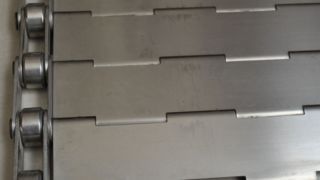 金属ステンレス鋼スラットチェーンリンク金属プレートチップコンベヤーベルトビスケットオーブンベーカリー用アネアリ