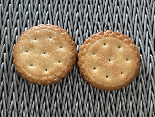 平面ロールビスケット 焼く 耐熱金属化合物 バランスの取れたオーブン ヘリングボーン ワイヤー フリーザー メッシュ コンベヤーベルト