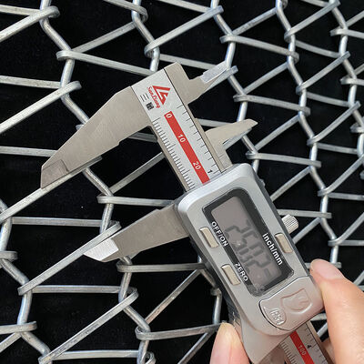 良い価格 耐熱性金属亜鉛メッキ炭素鋼乾燥機フラットワイヤーメッシュ木材チップコンベアベルト オンライン