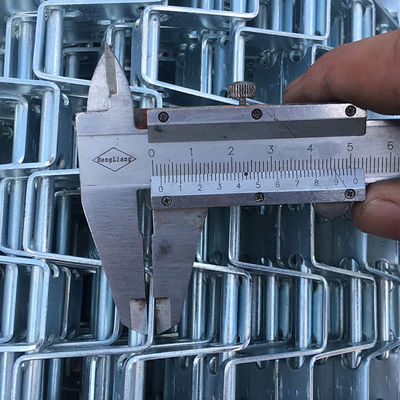 良い価格 蜜蜂の巣によって電流を通される版の金網のコンベヤー ベルト オンライン